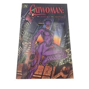 DC Comics Catwoman Sister's‎ Keeper Graphic Novel Comic Book Collectible